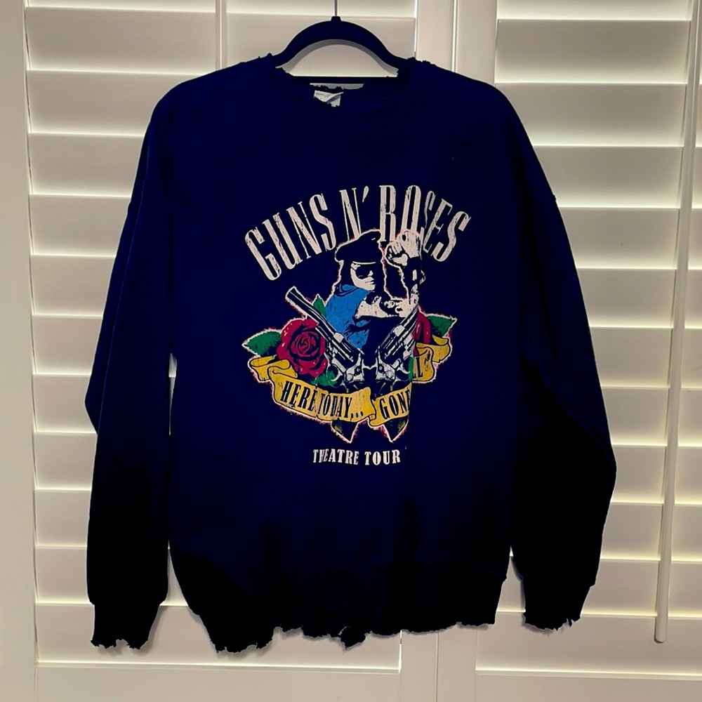 Vintage looking guns and roses sweatshirt